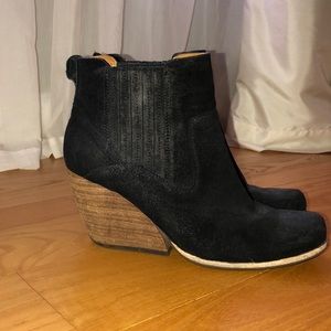 Kork-Ease Black Distressed Wedge Bootie Sz9